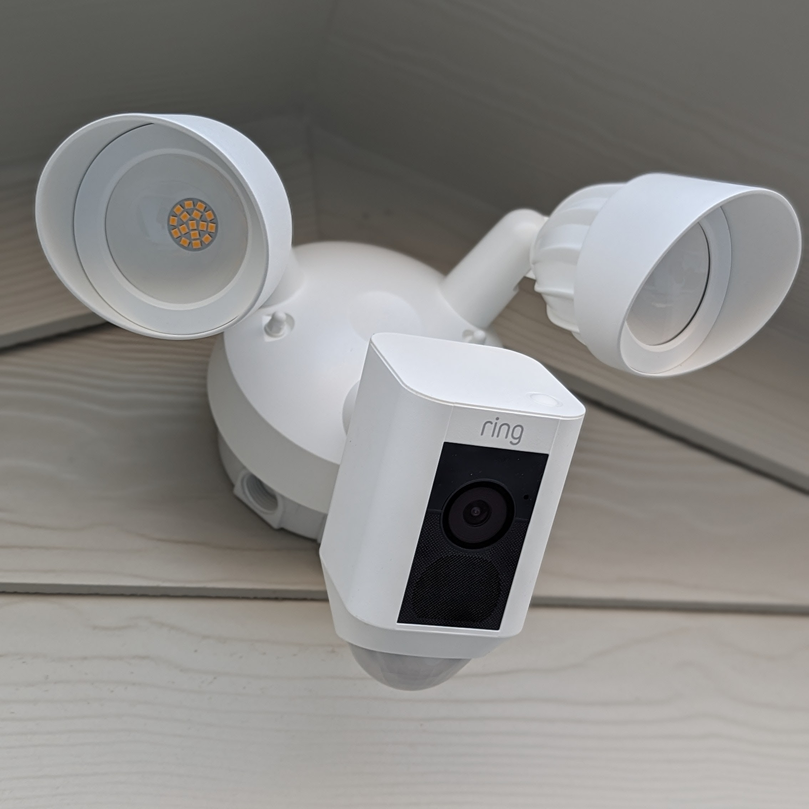 Ring floodlight cam installation